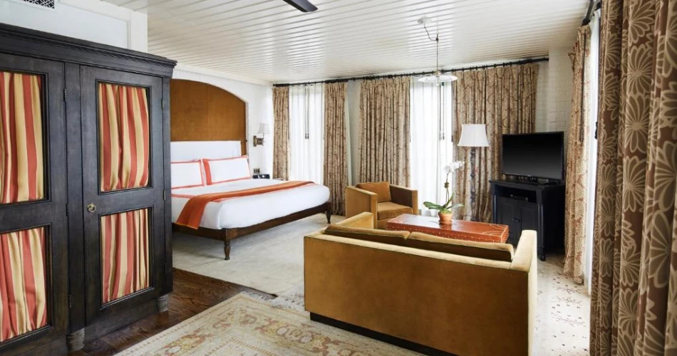 Pet-Friendly Hotels Near NYU for Traveling with Your Furry Friend