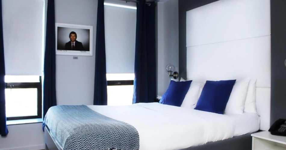Plug In & Check In: Hotels Near NYU with Electric Vehicle Stations